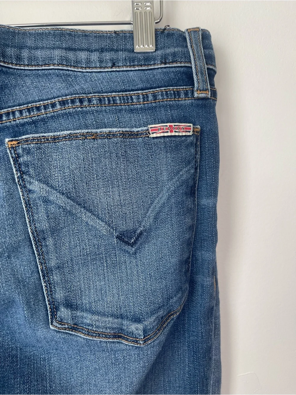 Hudson Jeans Boyfriend Jeans in Medium Blue 29 - Picture 5 of 10